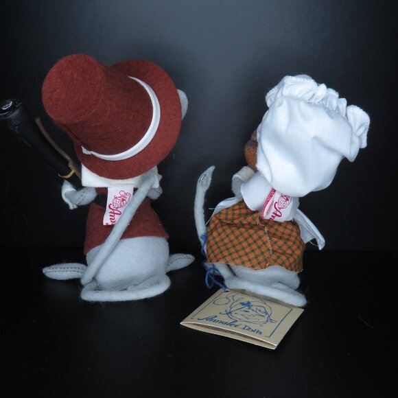 Vintage Annalee "Pilgrim Boy and Girl" Decorative Set of Plush Mice - Picture 2 of 5